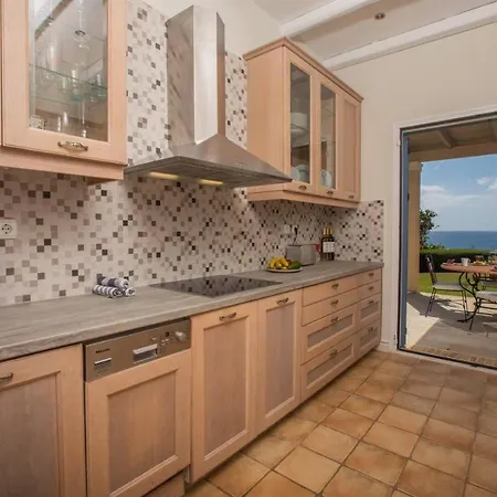 Eternity, Ai Helis Kefalonia فيلة