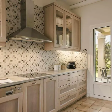 Eternity, Ai Helis Kefalonia فيلة *